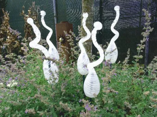 Glasskulptur (10 Stück) in weiß transluzent / GOCCE di Vetro