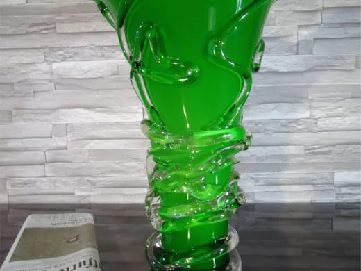 Glasvase in grün/ PETALI di Rosa in Vetro