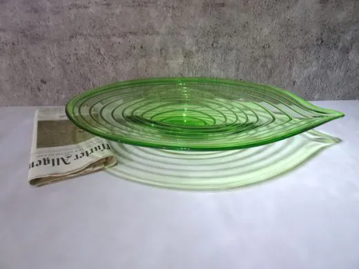 Glasschale in grün/ GUSCIO di SERPENTE