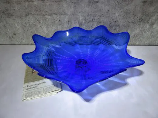 Wandteller in dunkelblau/ FOGLIA di Vetro