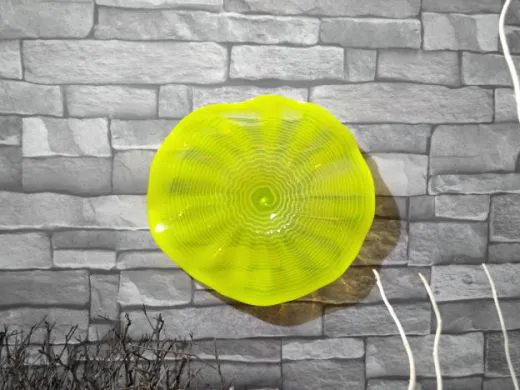 Wandteller in gelb/ FOGLIA di Vetro