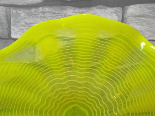 Wandteller in gelb/ FOGLIA di Vetro