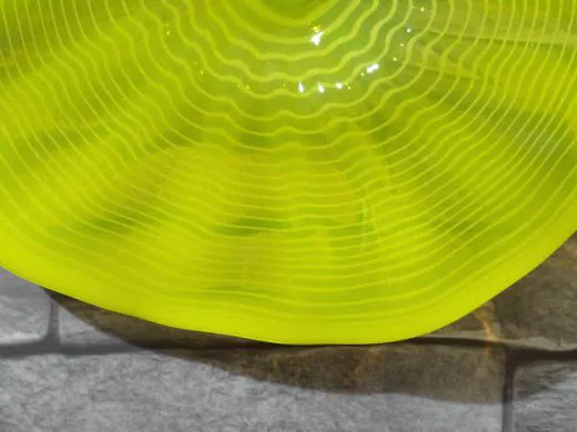 Wandteller in gelb/ FOGLIA di Vetro