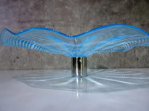 Wandteller in hellblau/ FOGLIA di Vetro