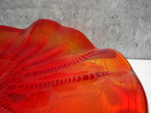 Wandteller in rot/ FOGLIA di Vetro