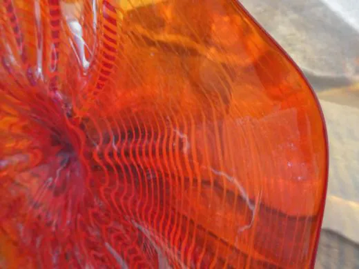 Wandteller in rot/ FOGLIA di Vetro