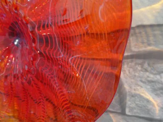 Wandteller in rot/ FOGLIA di Vetro