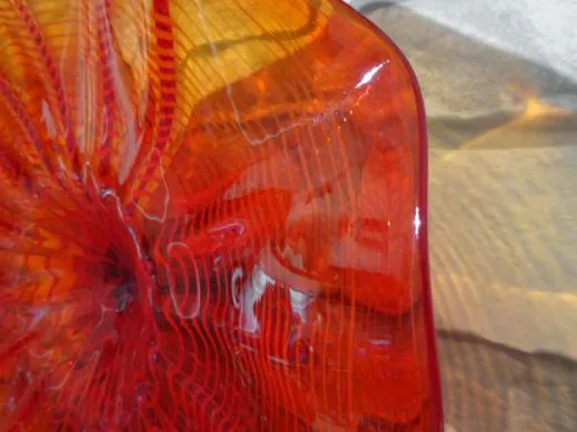 Wandteller in rot/ FOGLIA di Vetro