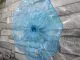 Wandteller in hellblau/ FOGLIA di Vetro